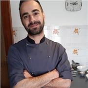 Cuoco professionista presso importante azienda di slow food, propone lezioni di cucina e/o chef a domicilio. Esperienza maturata in diverse realtà ristorative